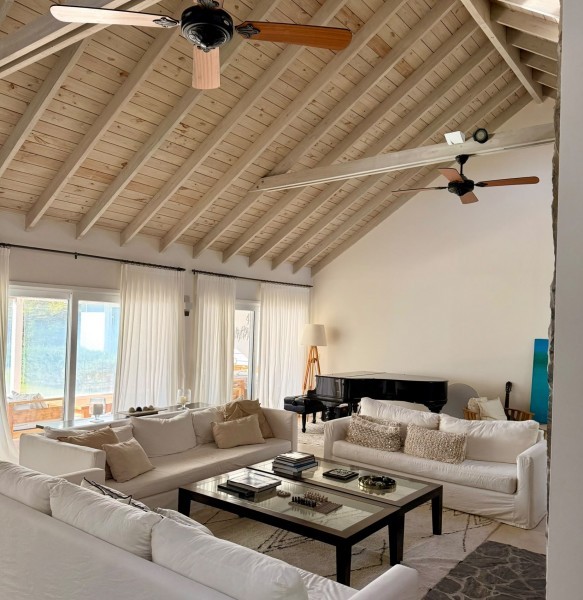 Casa en venta y alquiler en Laguna Blanca con piscina